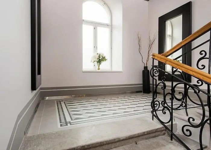 Apartment Stylish Near Old Town